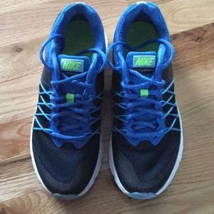 NIKE Women’s Sneaker